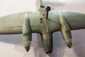 Maquette du Heinkel He 111 – prise pour alimenter les deux lampes représentant les mitrailleurs