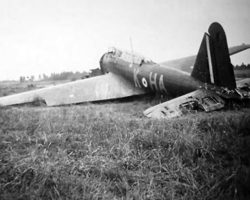Fairey Battle HA-K, sérial inconnu. Le paysage environnant pourrait être celui d’Auberive mais sans certitude. Cela pourrait être l’un des Battle perdu lors des opérations en mai 1940.